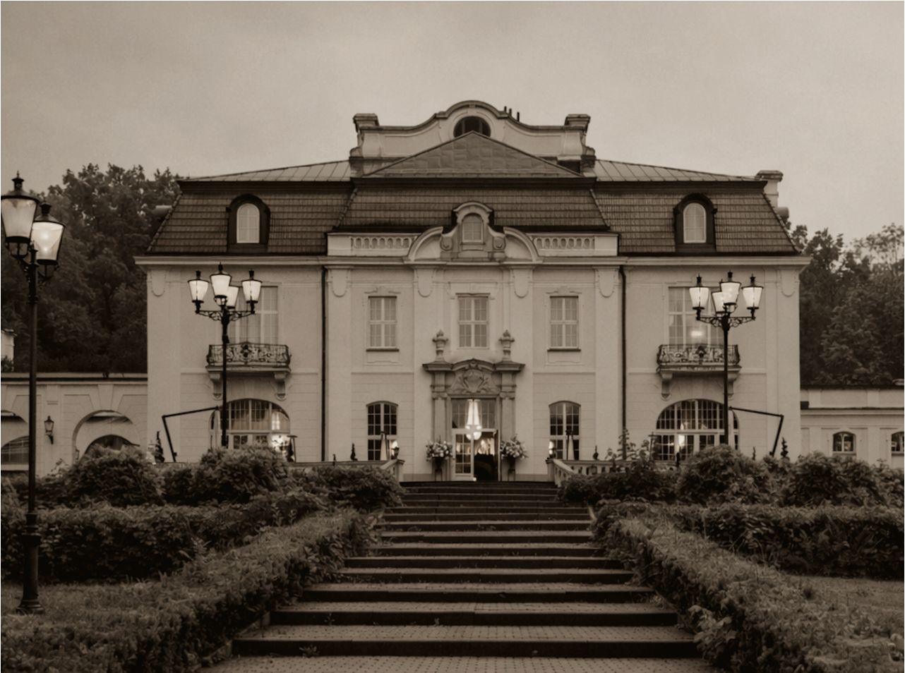 Goetz Palace in an elegant monochrome style