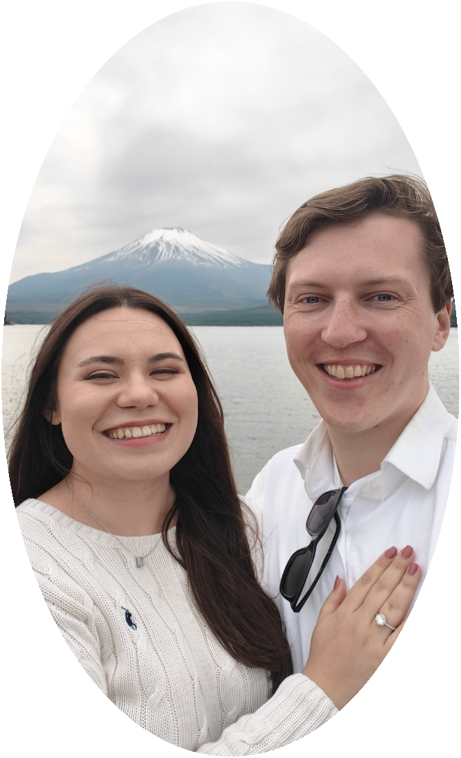 Marta and Robert smiling in front of Mount Fuji