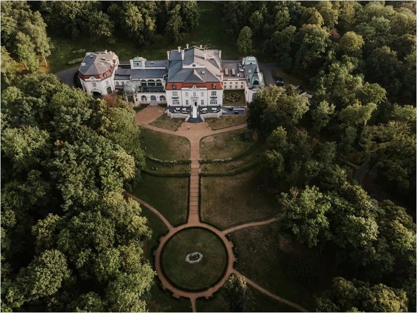 Ceremony at Goetz Palace